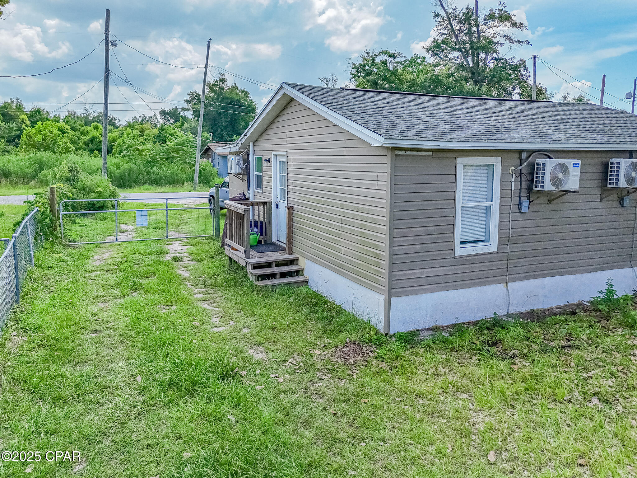 Image 2 For 1121 Bay Avenue