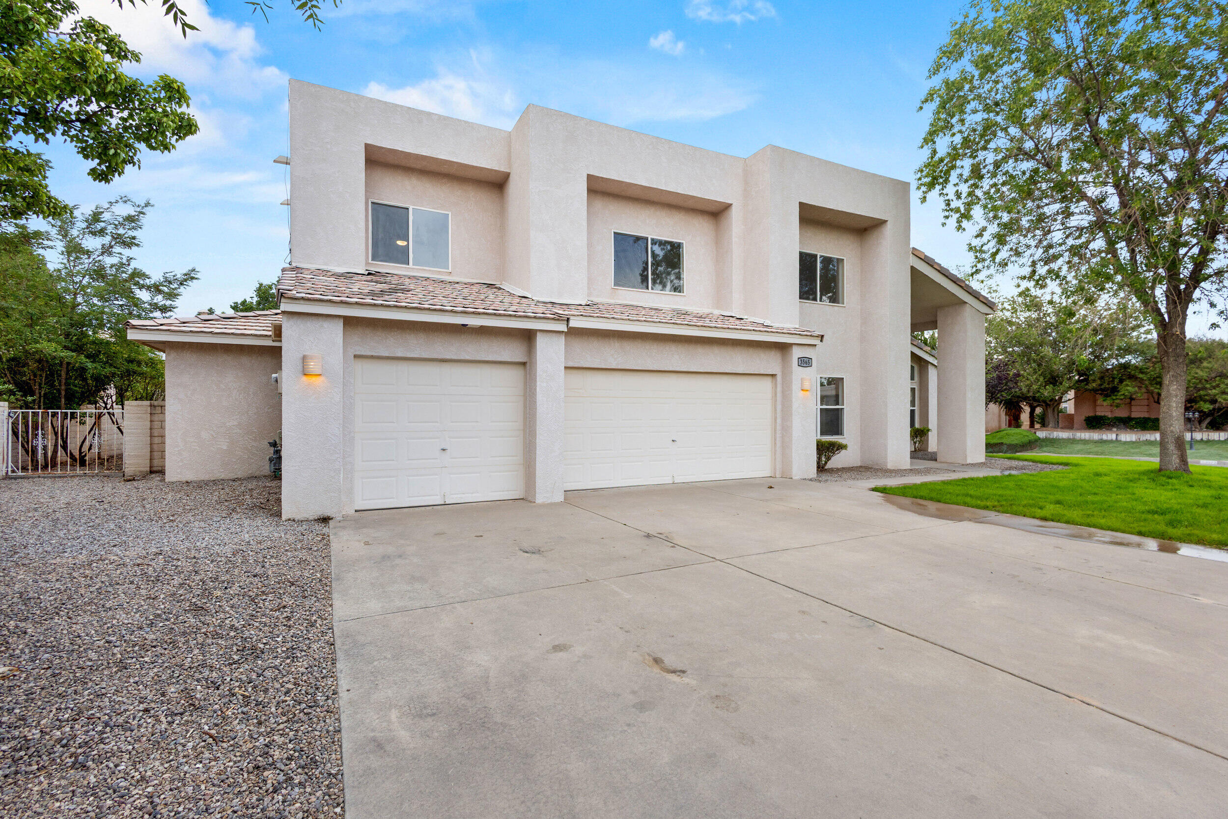 Step into refine luxury in this beautifully remodeled home on a corner lot in the pristine Stonehenge community at High Resort. Updated throughout with a focus on quality and design. Two New 5 ton ac/heating system. The open kitchen with new appliances and granite counter tops adds perfect flow for any gathering. The two way fireplaces in the home create a luxurious ambiance and unmatched comfort. Seller is offering a $10,000 interest rate buy down. Don't miss the oppertunuty to view this beautiful home