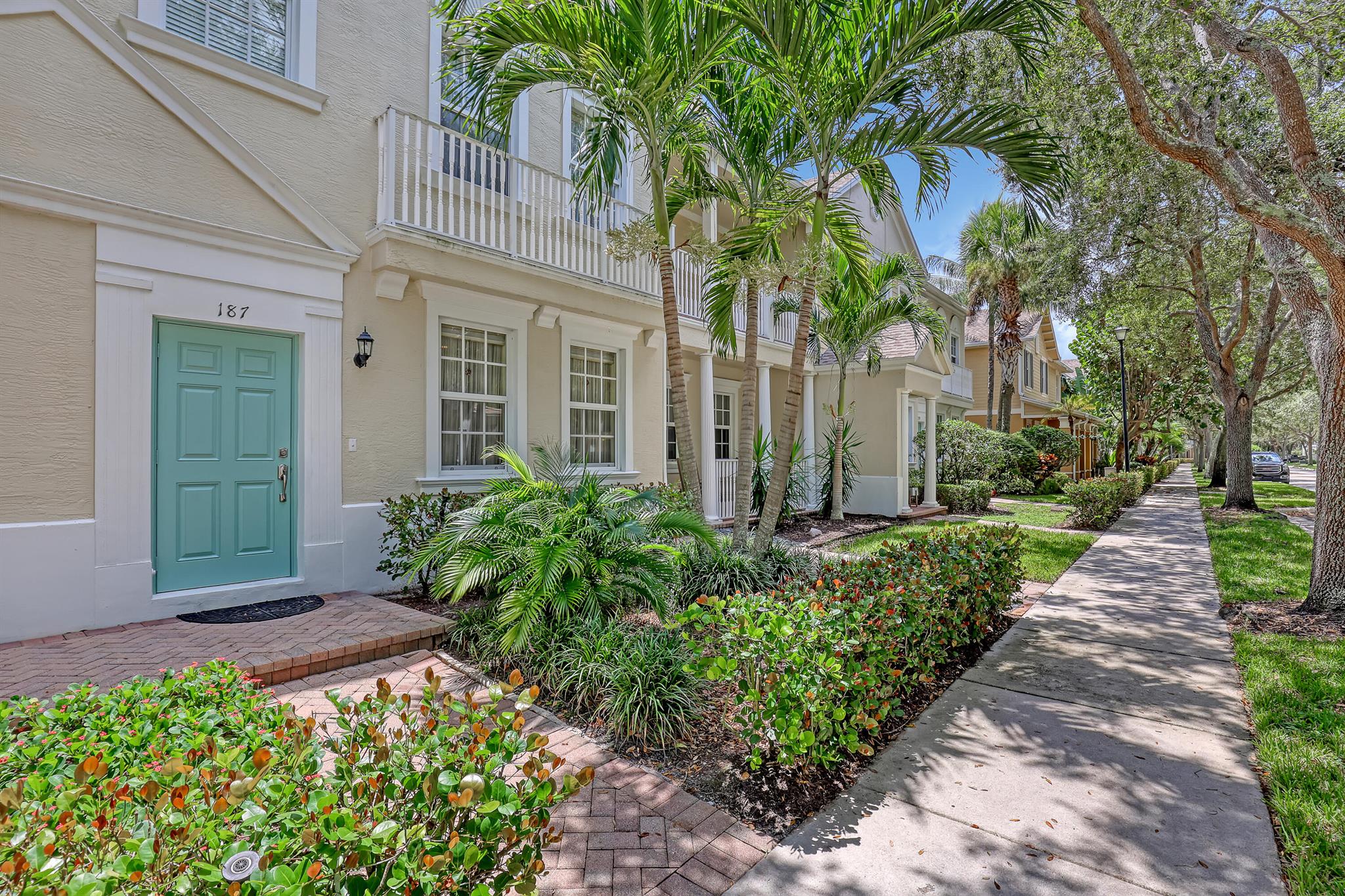 Image to showcase the property located at 187 E Bay Cedar Circle