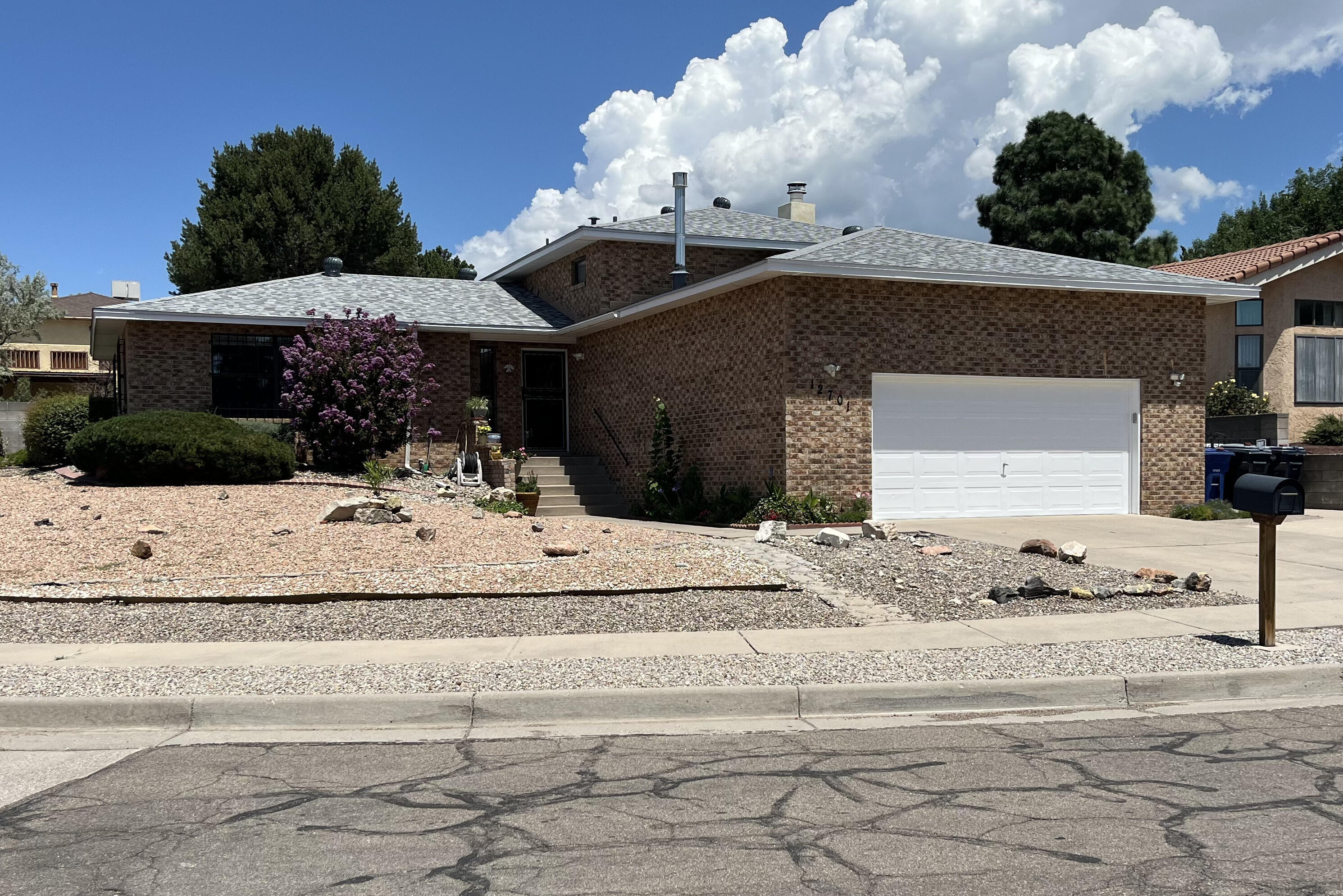 Beautifully maintained 4 bed, 3 bath tri-level in sought after Glenwood Hills. Features updated kitchen, HVAC (2017), water heater (2017), garage door opener (2025), sprinklers (2020) and stucco roof (2025). Enjoy a xeriscaped front yard and mature landscaping in backyard. Fireplace and wet bar in large den. Open kitchen/dining layout. Walking distance to great schools, hiking trails and parks. A perfect family home in a prime location.