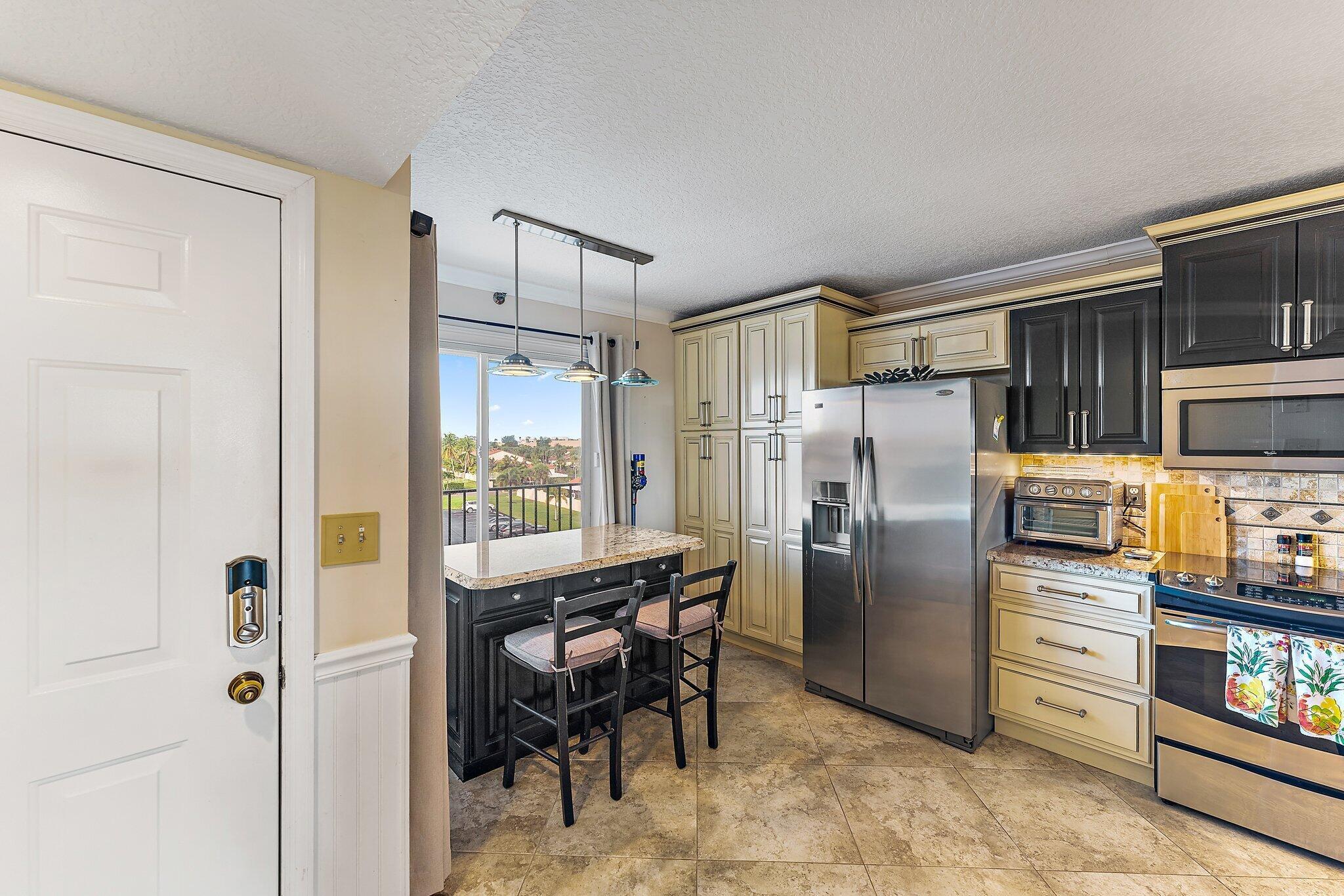 Image to showcase the property located at 275 Palm Avenue C402