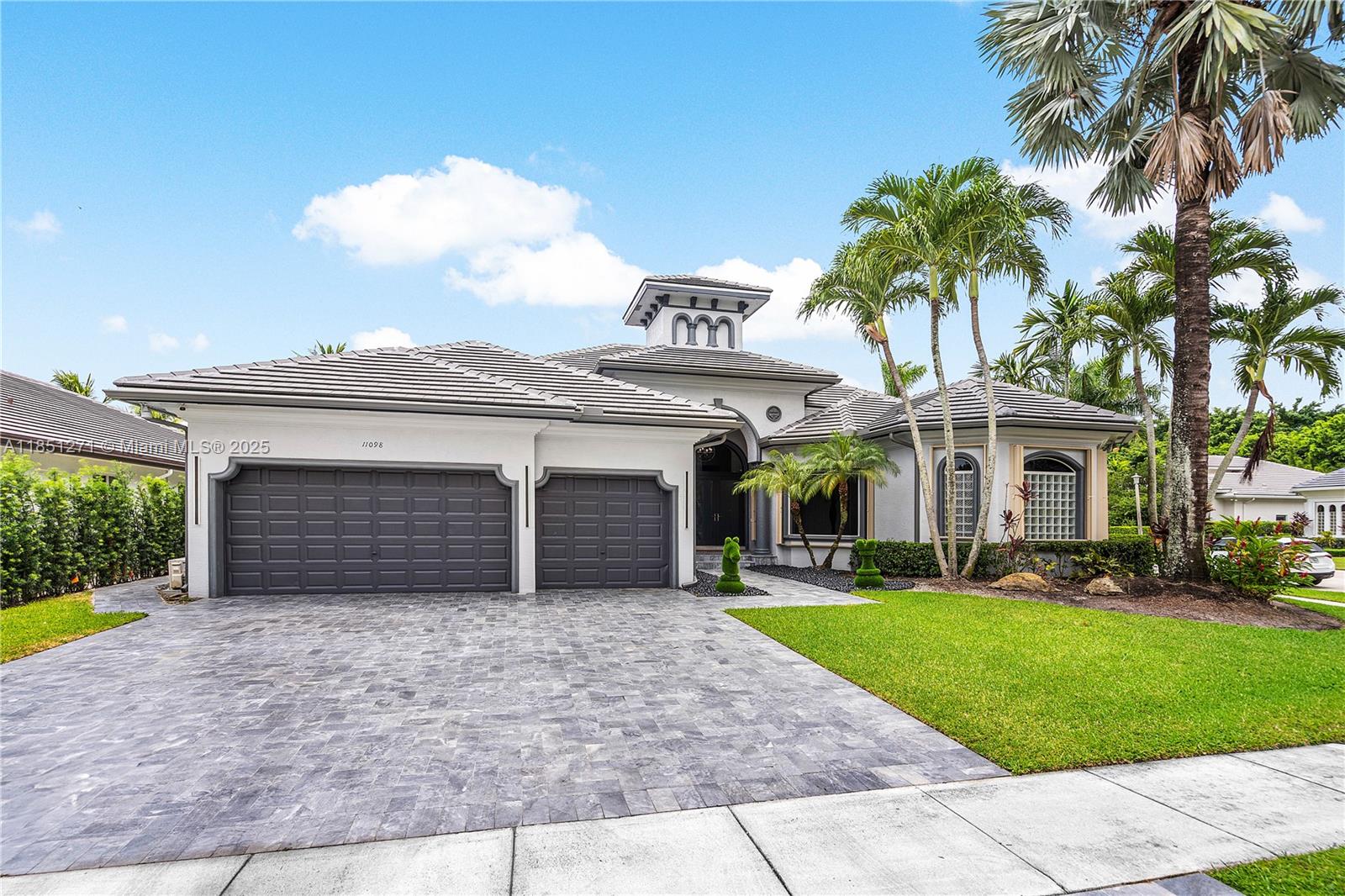 House for Sale in Plantation, FL