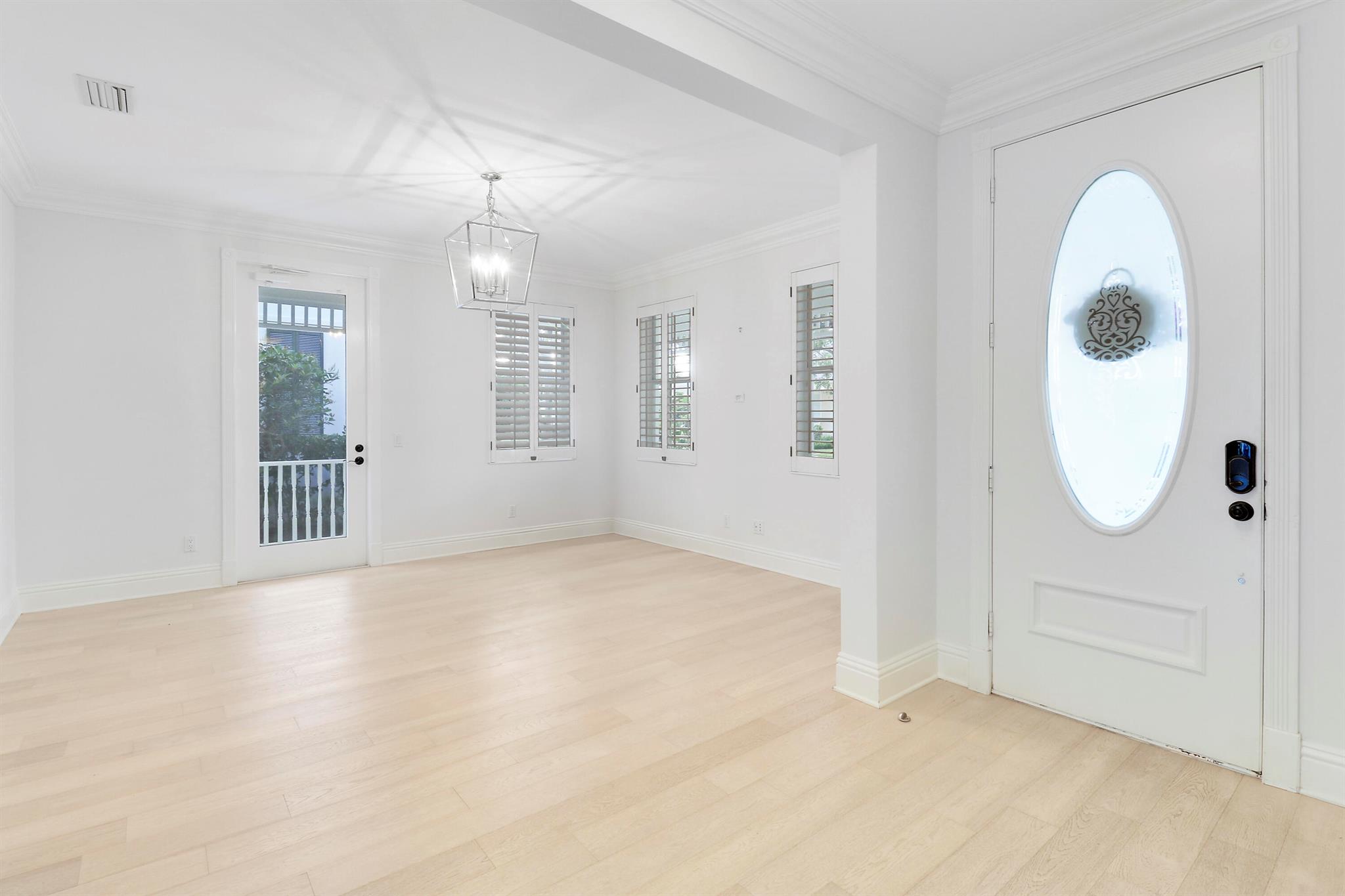 Image to showcase the property located at 329 Sweet Bay Circle