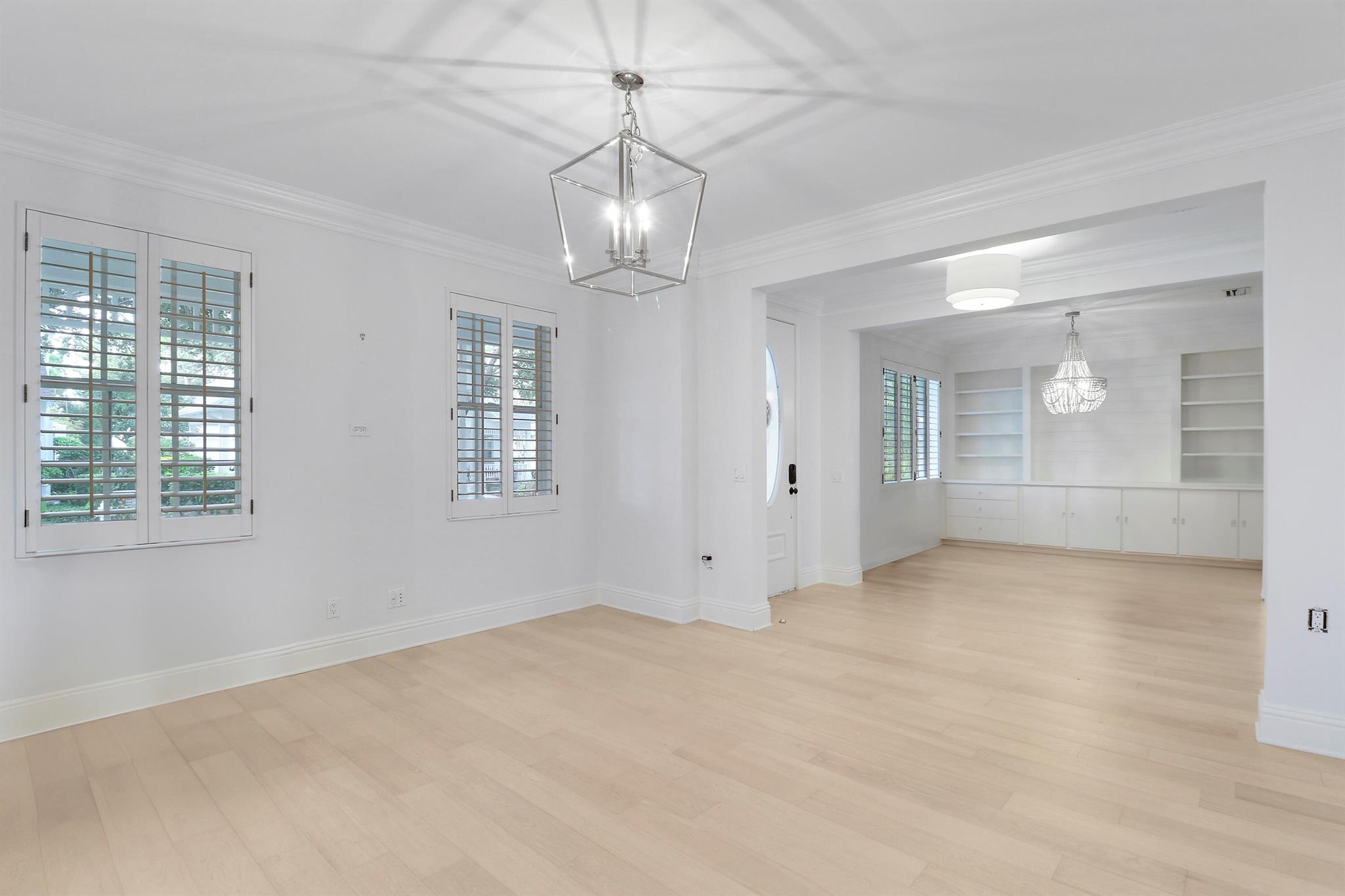Image to showcase the property located at 329 Sweet Bay Circle