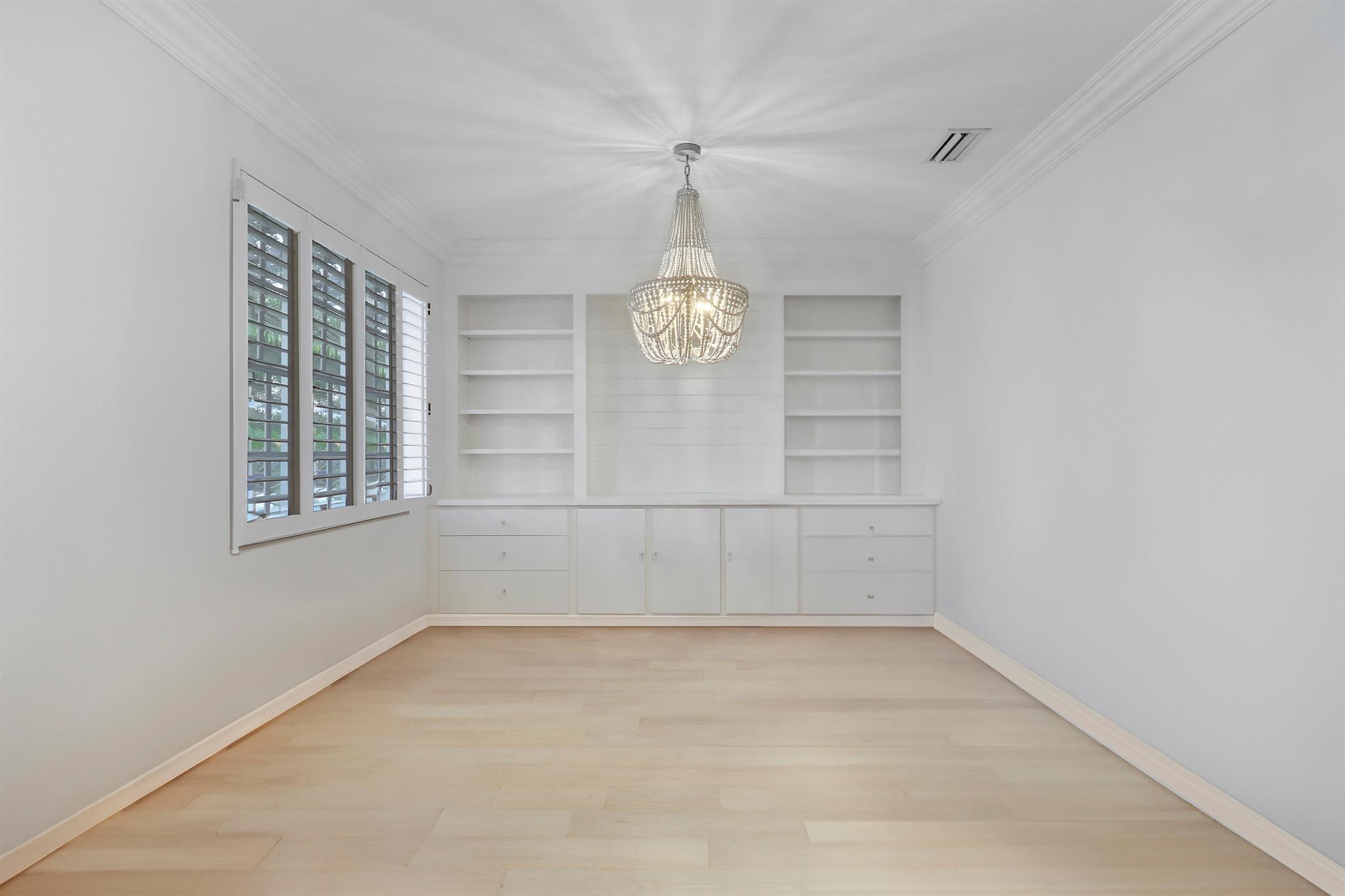 Image to showcase the property located at 329 Sweet Bay Circle