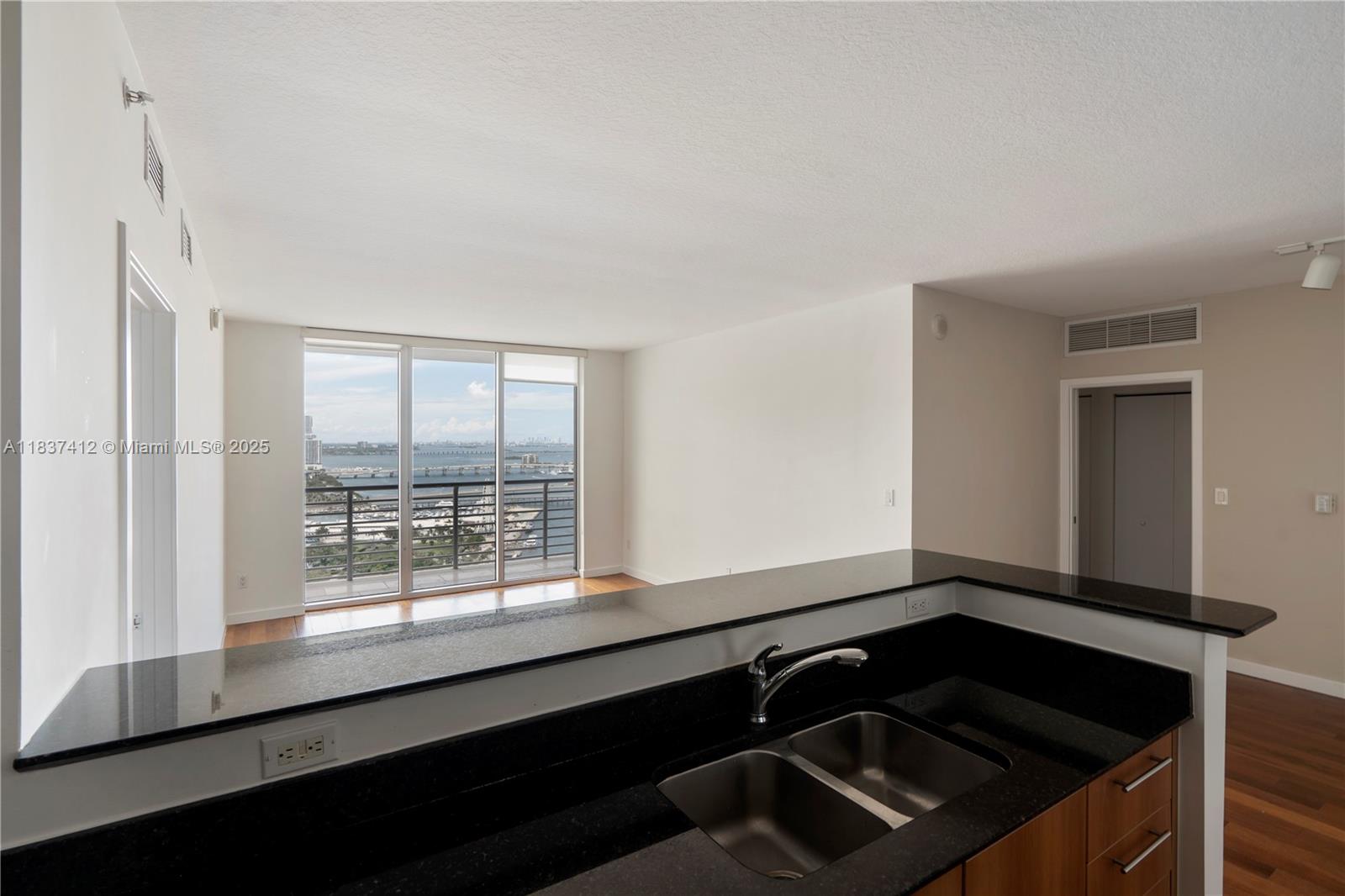 325 S Biscayne Blvd #3322, Miami FL 33131