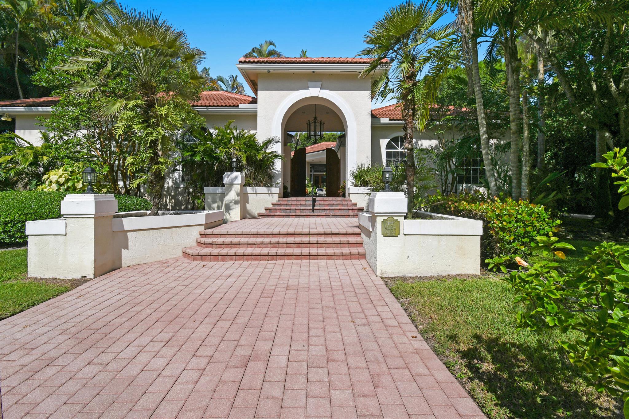 Image to showcase the property located at 4034 SE Hammock Place