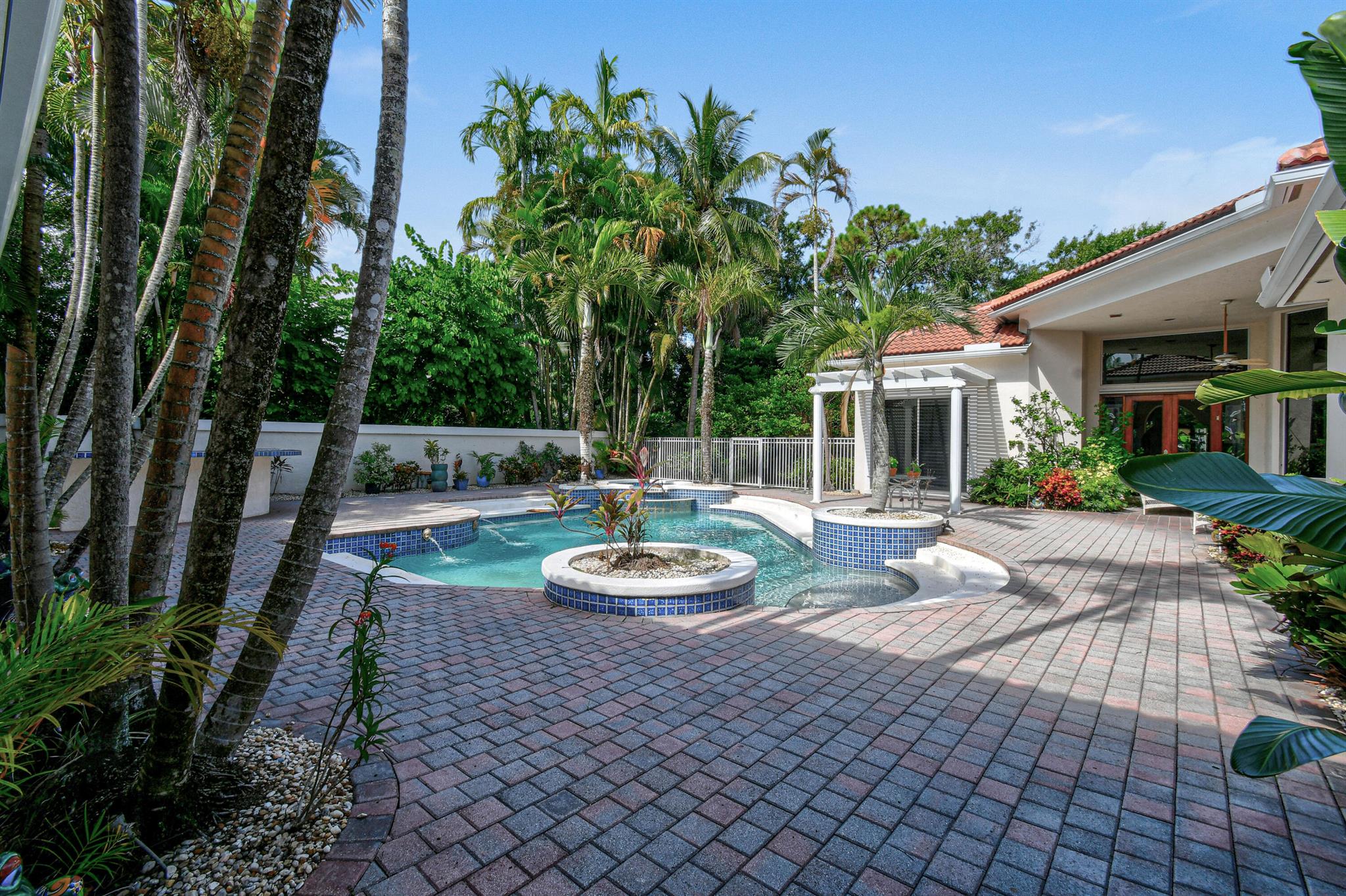 Image to showcase the property located at 4034 SE Hammock Place