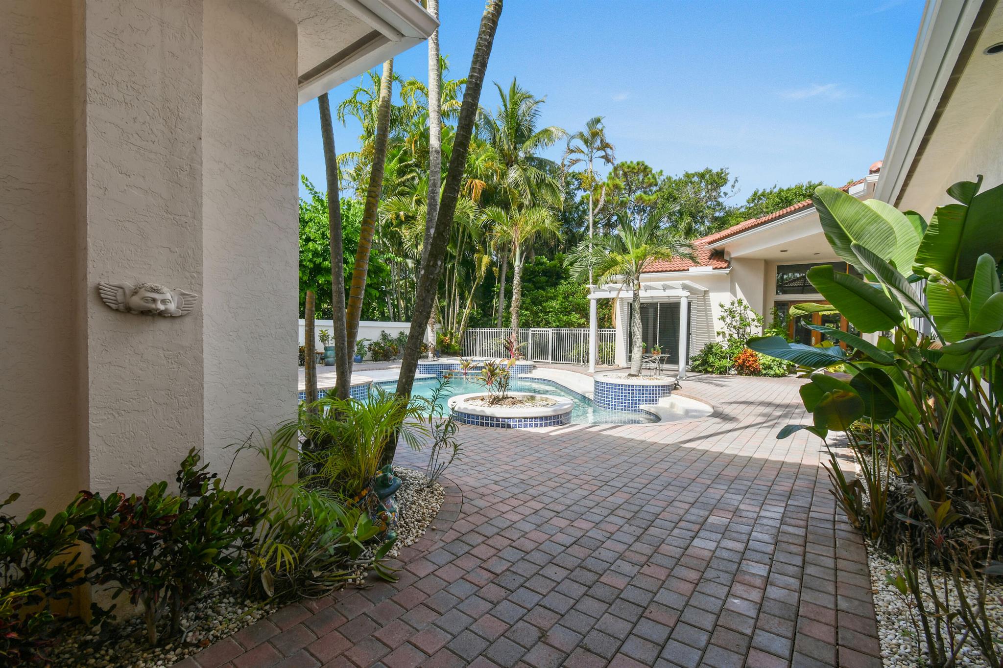 Image to showcase the property located at 4034 SE Hammock Place