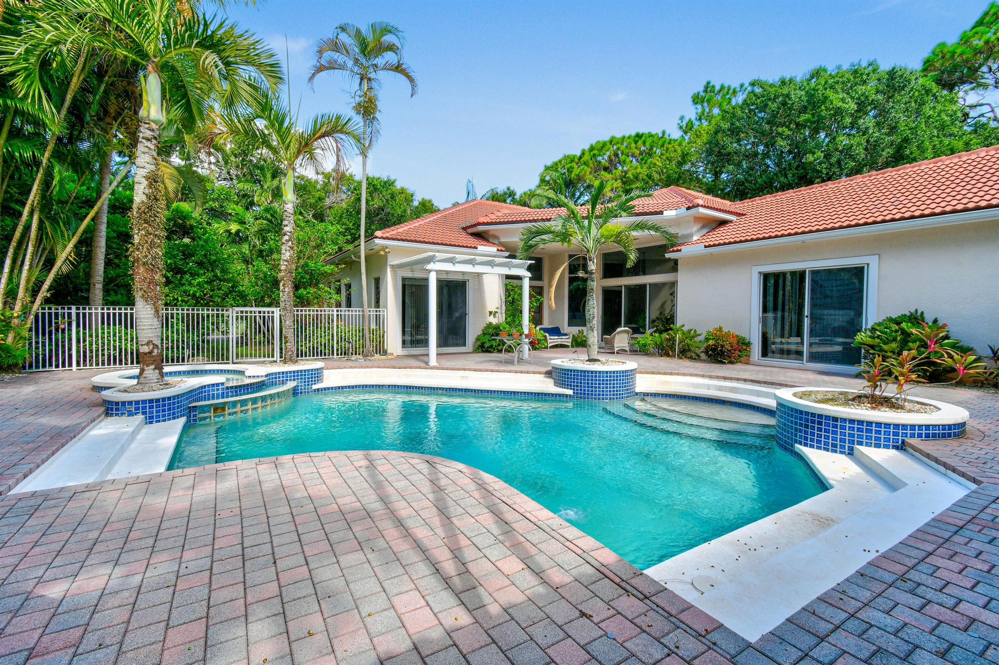 Image to showcase the property located at 4034 SE Hammock Place