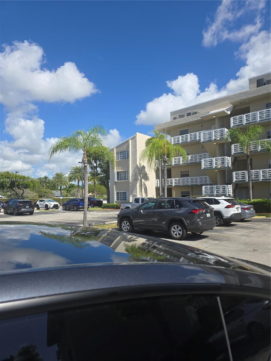 well kept 2 bed 2 bath condo located in a very quiet and desirable complex. Features include central air ,screened -in patio , and plenty of parking. Enjoy community amenities such as a pool and beautifully maintained grounds and lakes