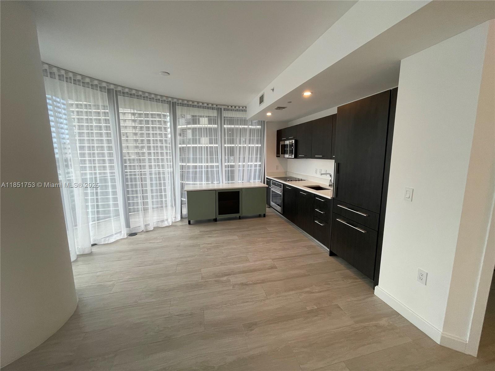 55 SW 9th St #2601, Miami FL 33130