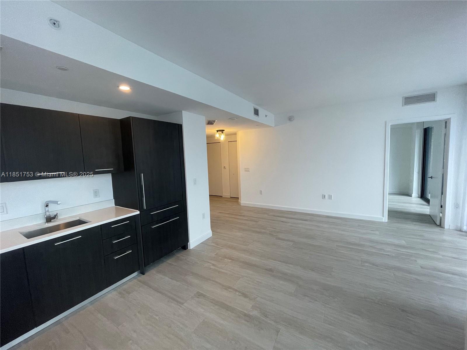 55 SW 9th St #2601, Miami FL 33130