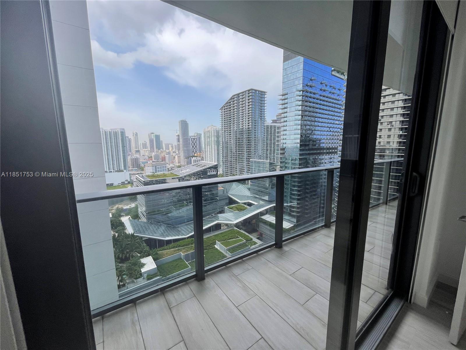 55 SW 9th St #2601, Miami FL 33130