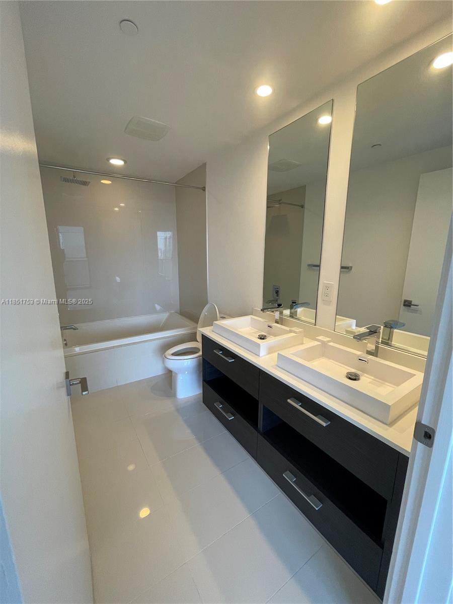 55 SW 9th St #2601, Miami FL 33130