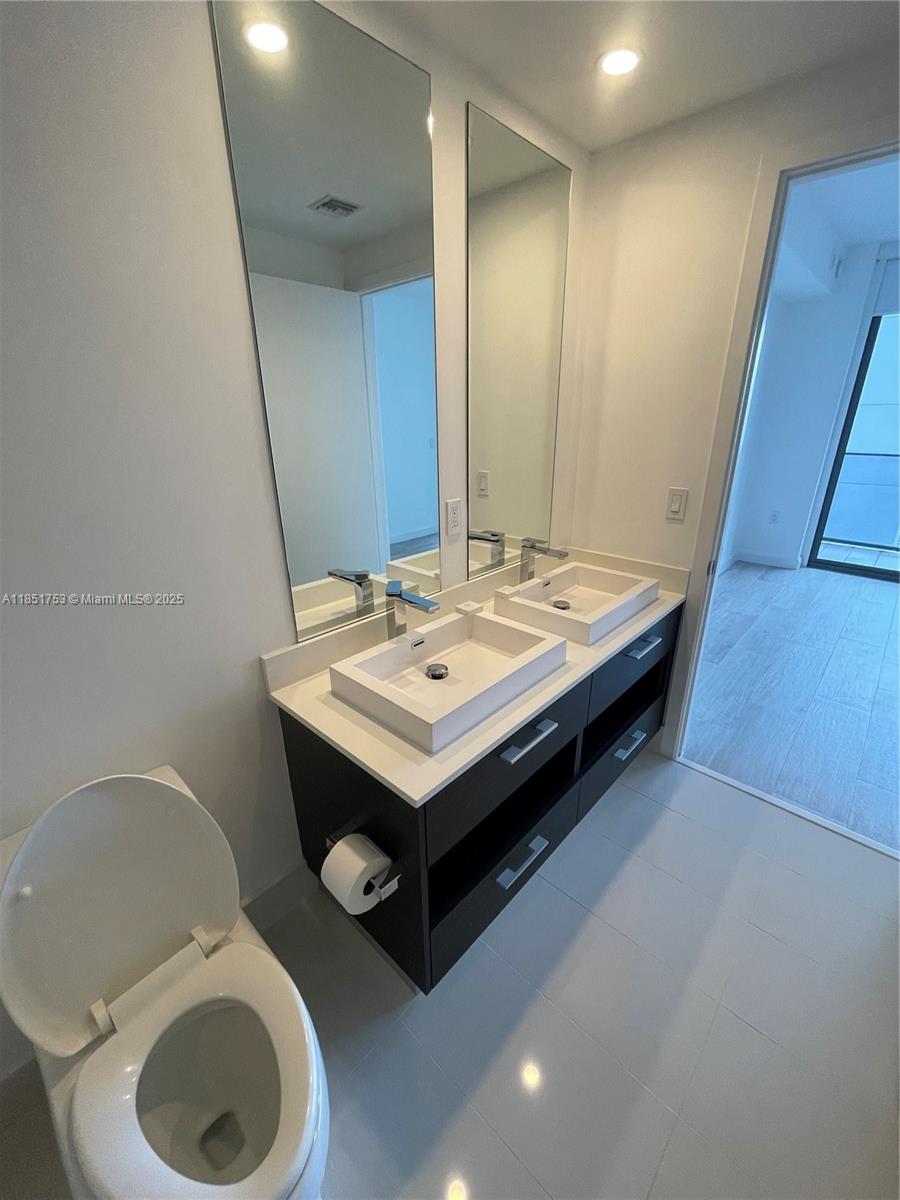 55 SW 9th St #2601, Miami FL 33130