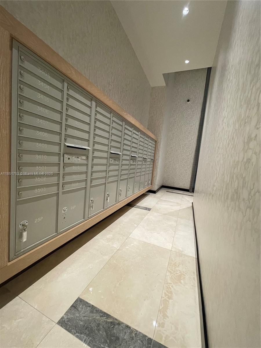 55 SW 9th St #2601, Miami FL 33130