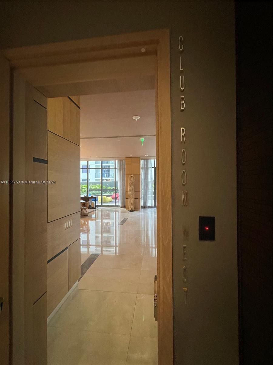 55 SW 9th St #2601, Miami FL 33130