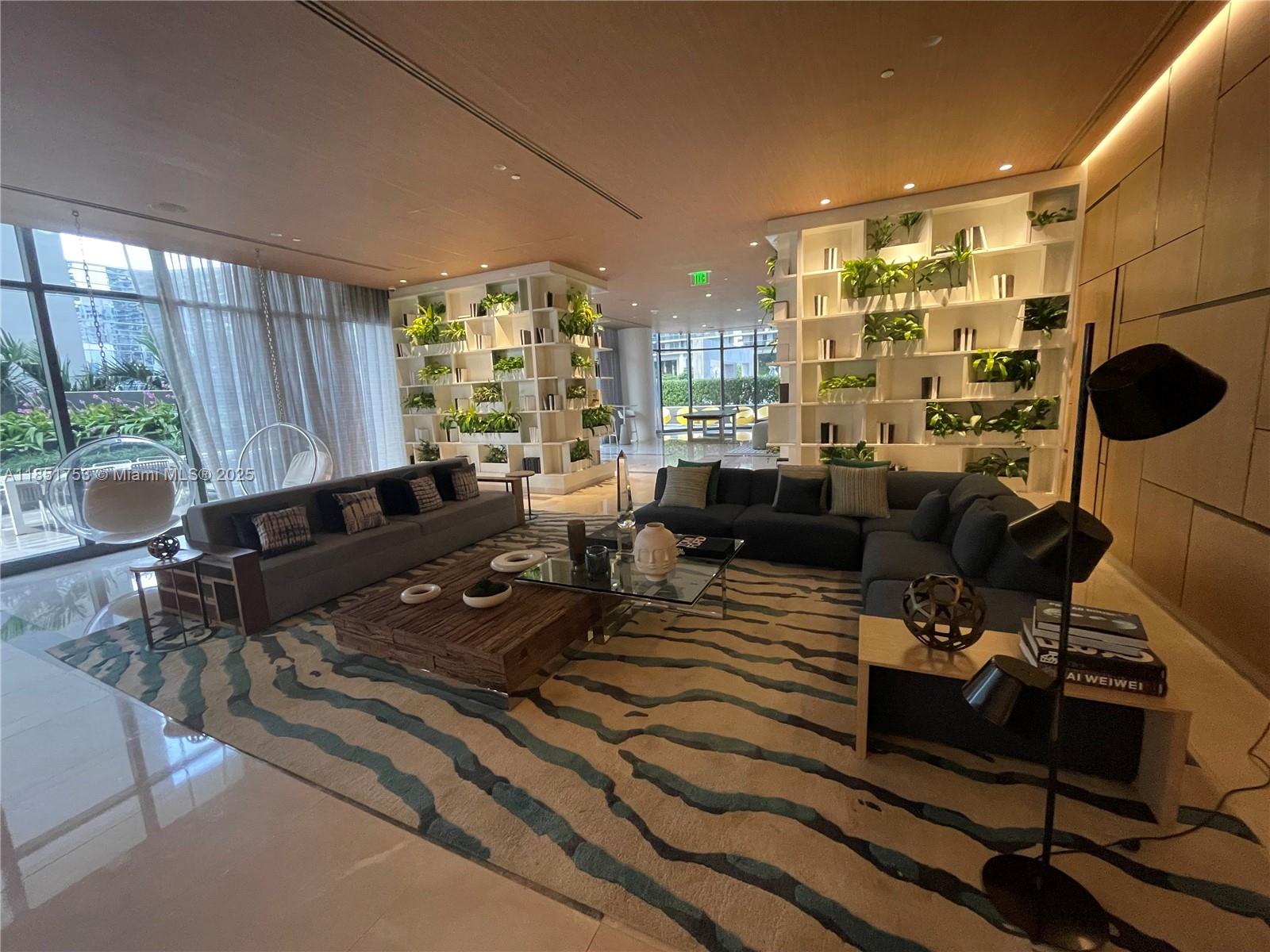55 SW 9th St #2601, Miami FL 33130