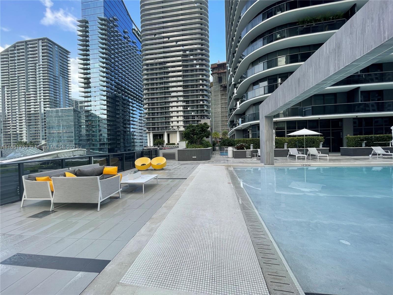 55 SW 9th St #2601, Miami FL 33130