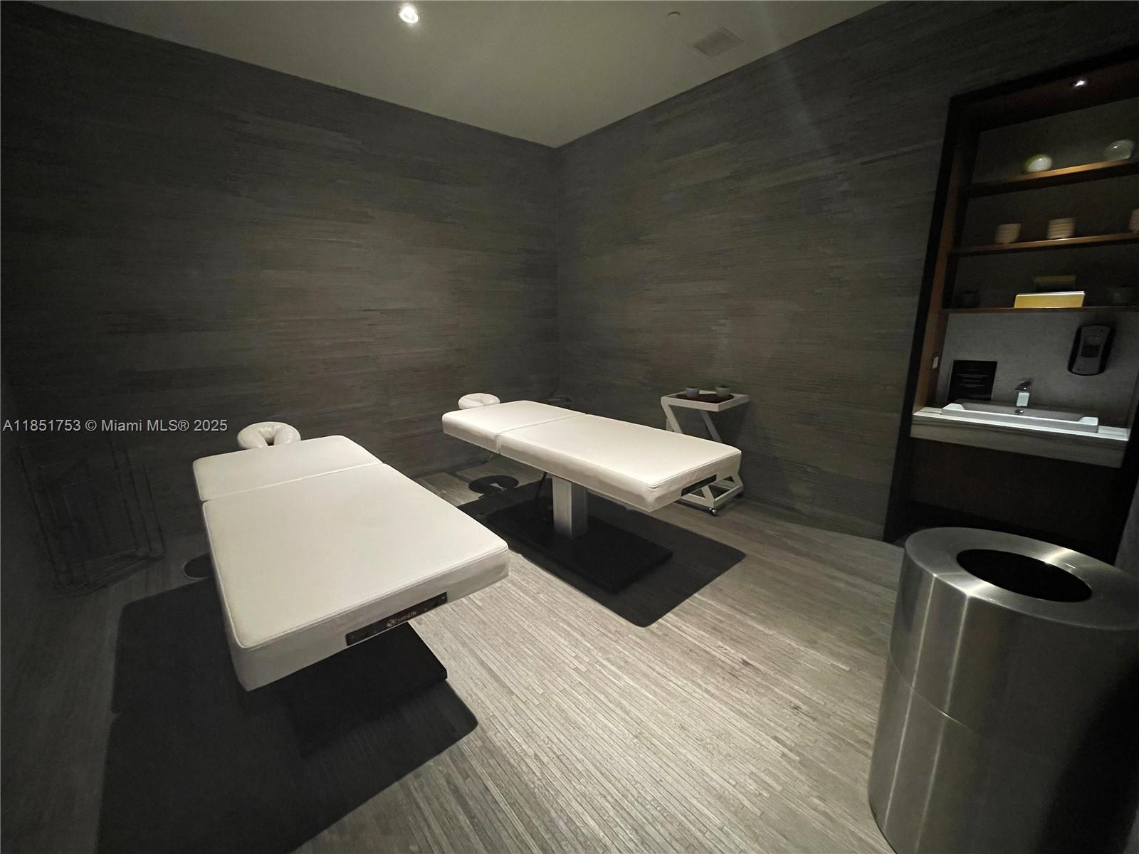 55 SW 9th St #2601, Miami FL 33130