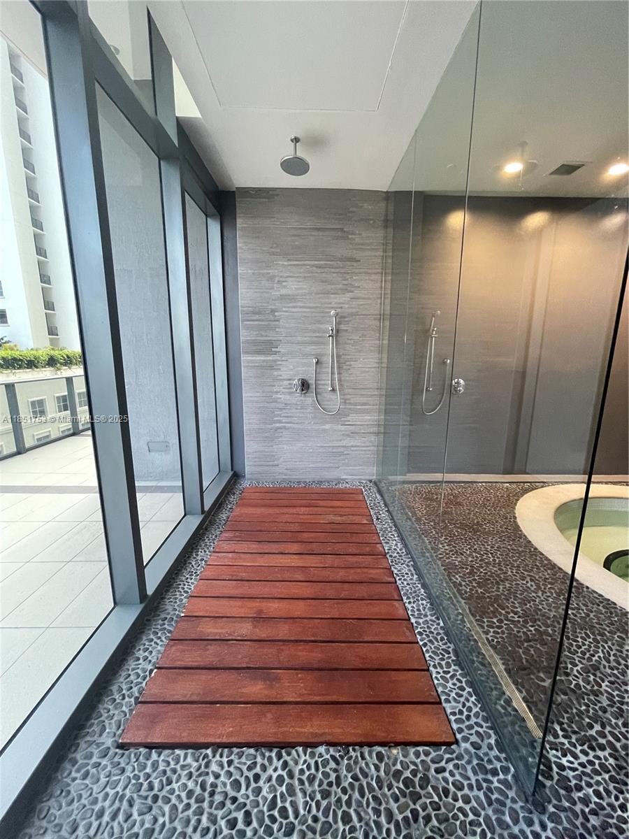 55 SW 9th St #2601, Miami FL 33130