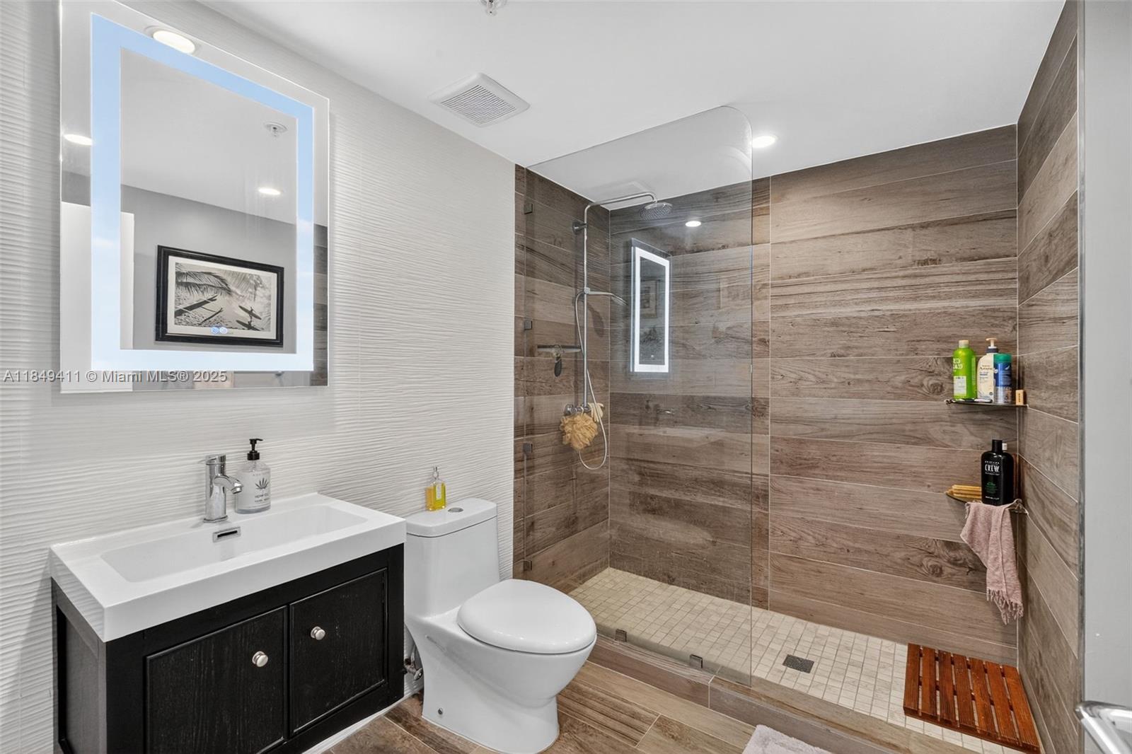 335 S Biscayne Blvd #3501, Miami FL 33131