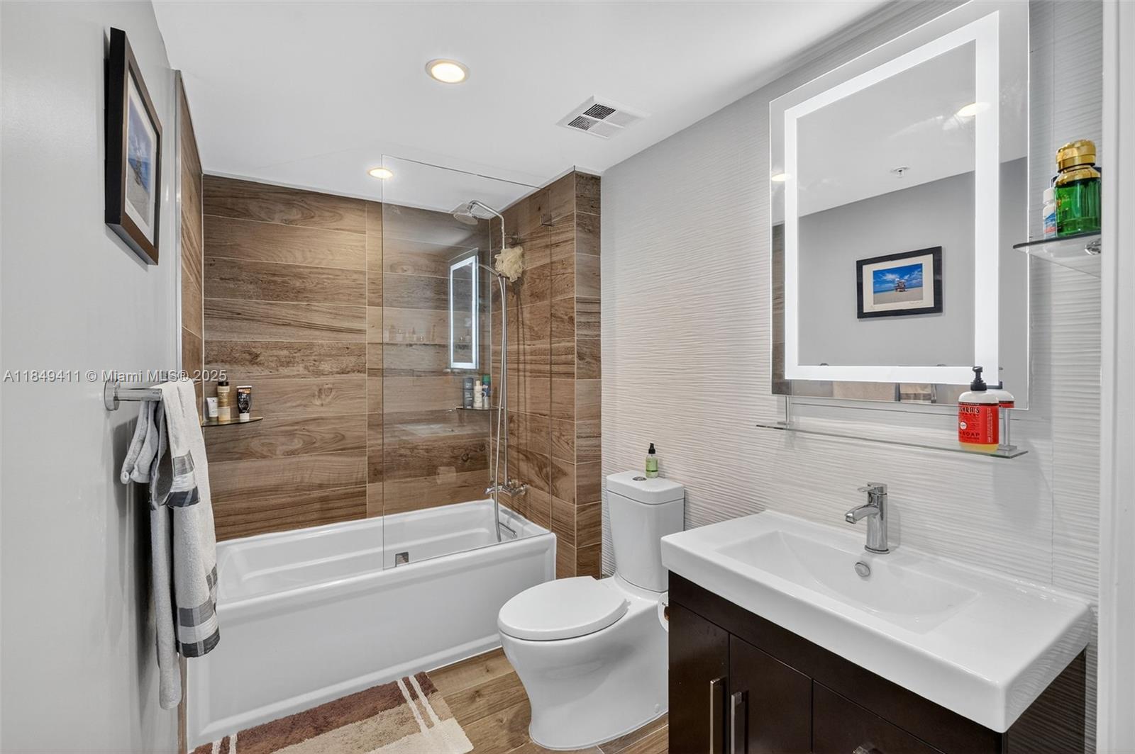 335 S Biscayne Blvd #3501, Miami FL 33131