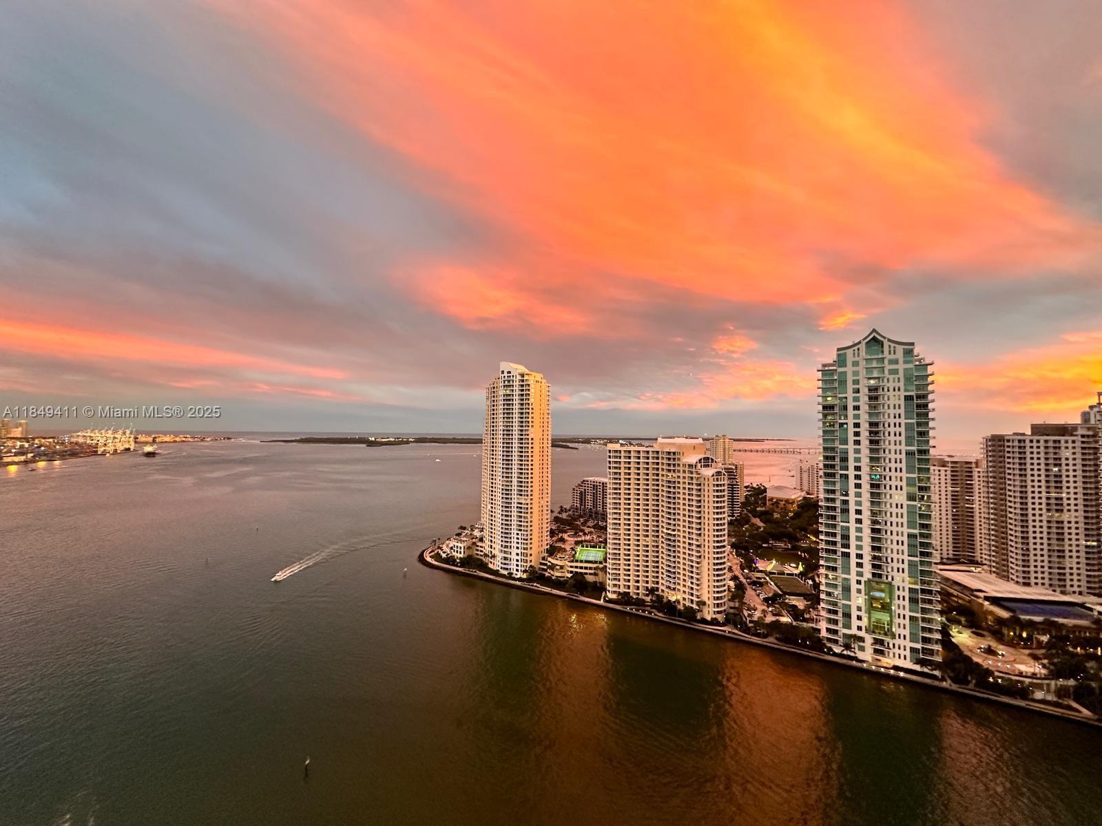 335 S Biscayne Blvd #3501, Miami FL 33131
