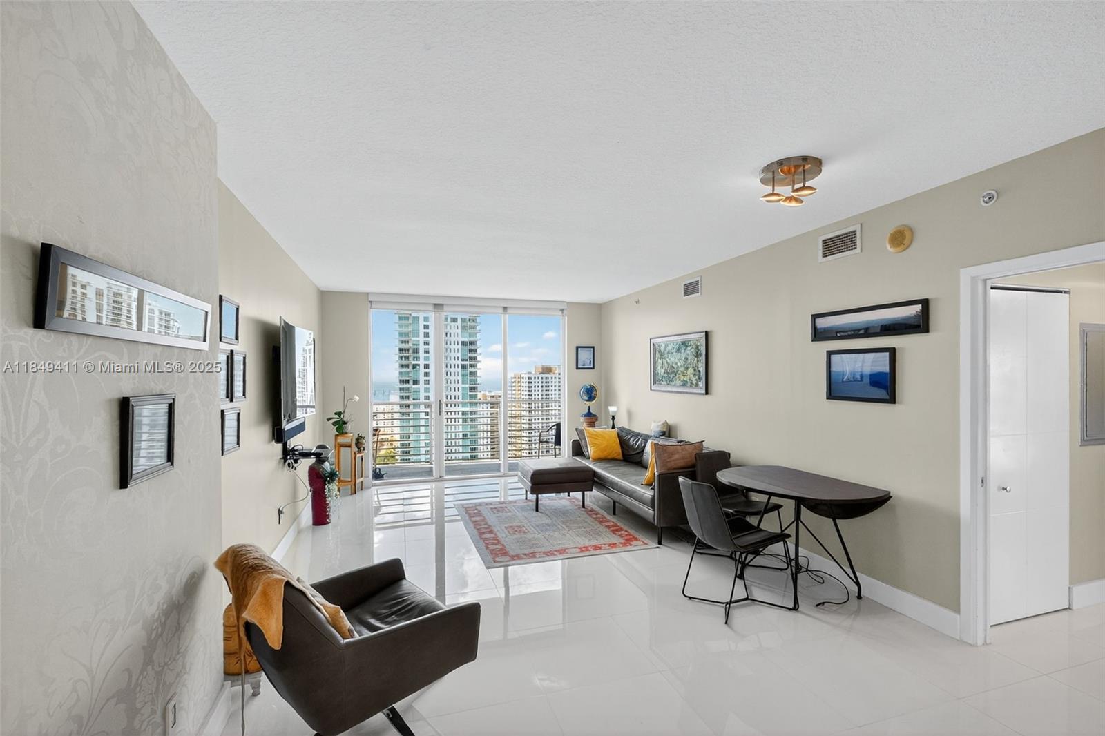 335 S Biscayne Blvd #3501, Miami FL 33131