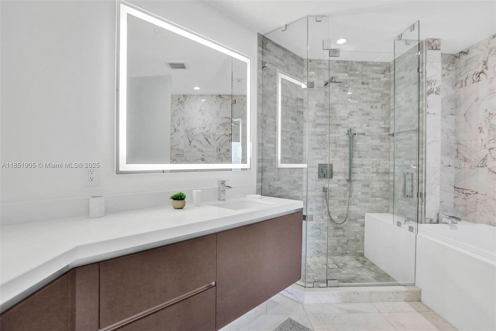 851 NE 1st Ave #1004, Miami FL 33132
