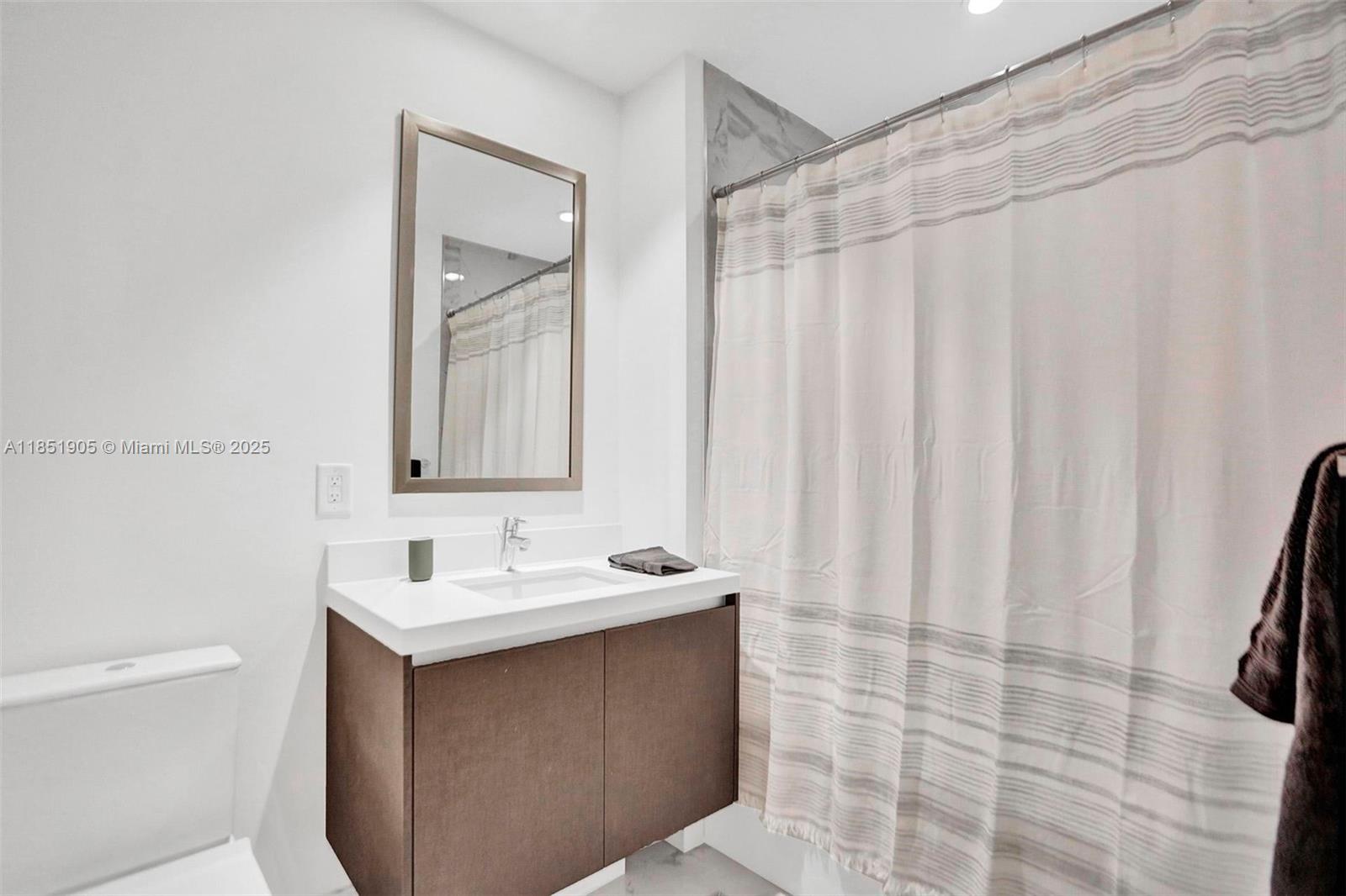 851 NE 1st Ave #1004, Miami FL 33132