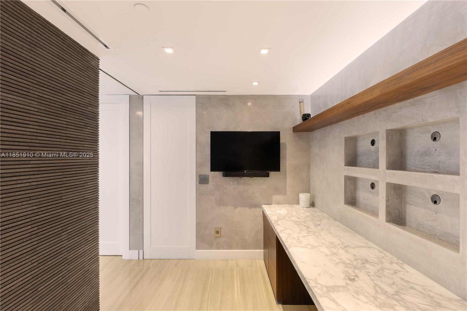 1331 Brickell Bay Dr #909, Miami FL 33131