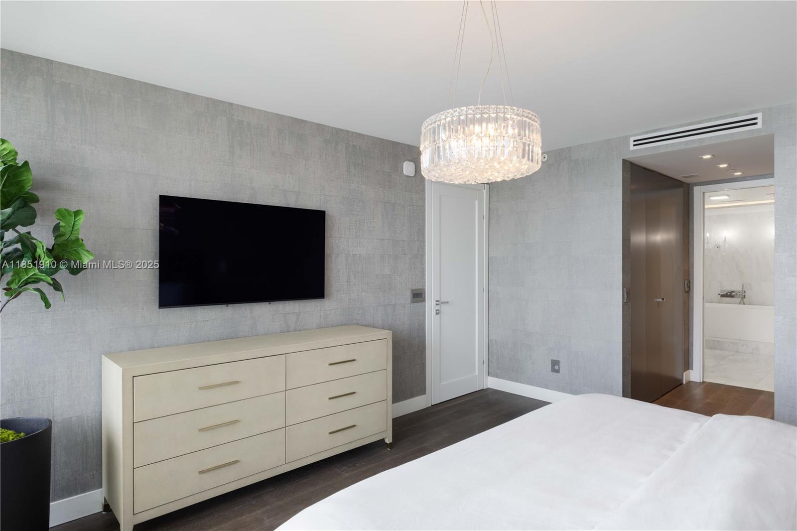 1331 Brickell Bay Dr #909, Miami FL 33131