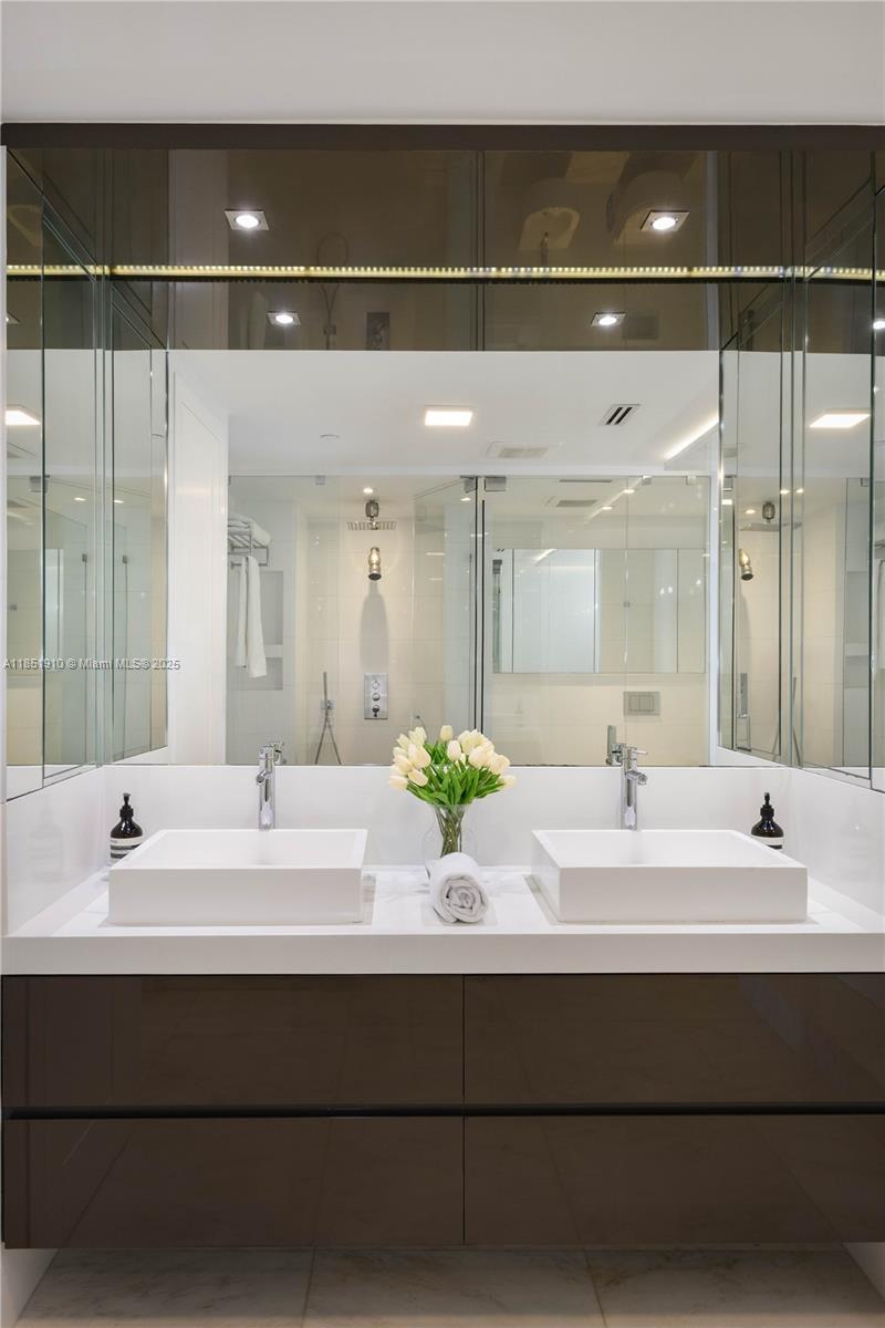 1331 Brickell Bay Dr #909, Miami FL 33131
