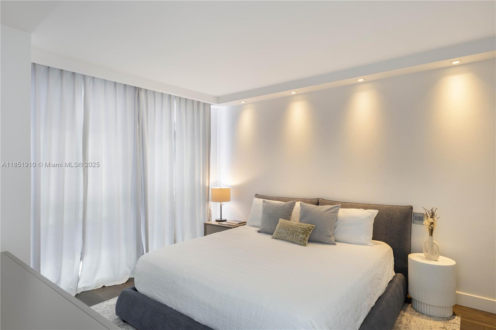 1331 Brickell Bay Dr #909, Miami FL 33131