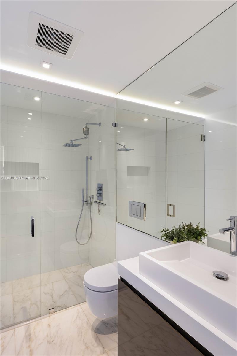 1331 Brickell Bay Dr #909, Miami FL 33131