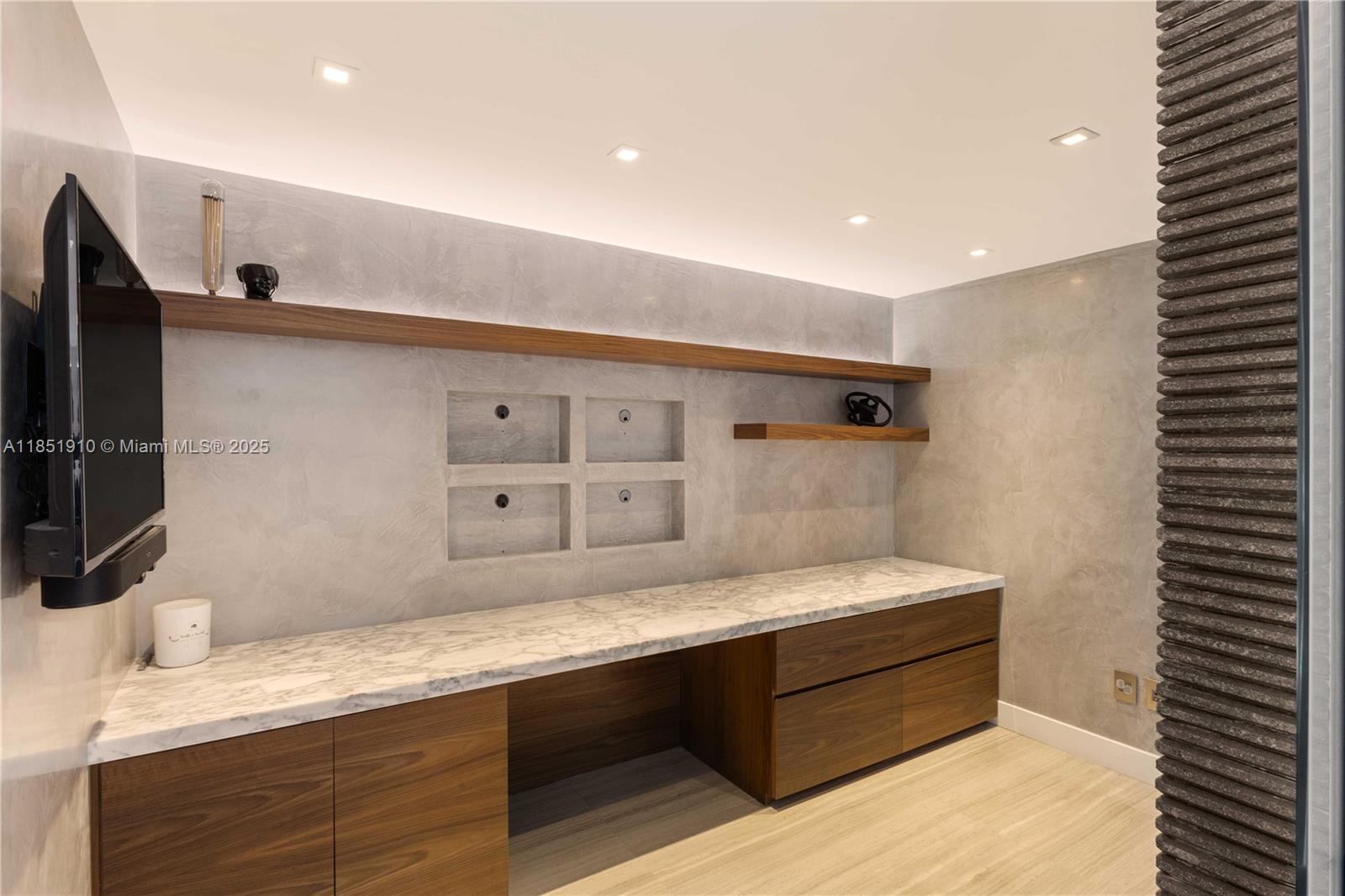 1331 Brickell Bay Dr #909, Miami FL 33131
