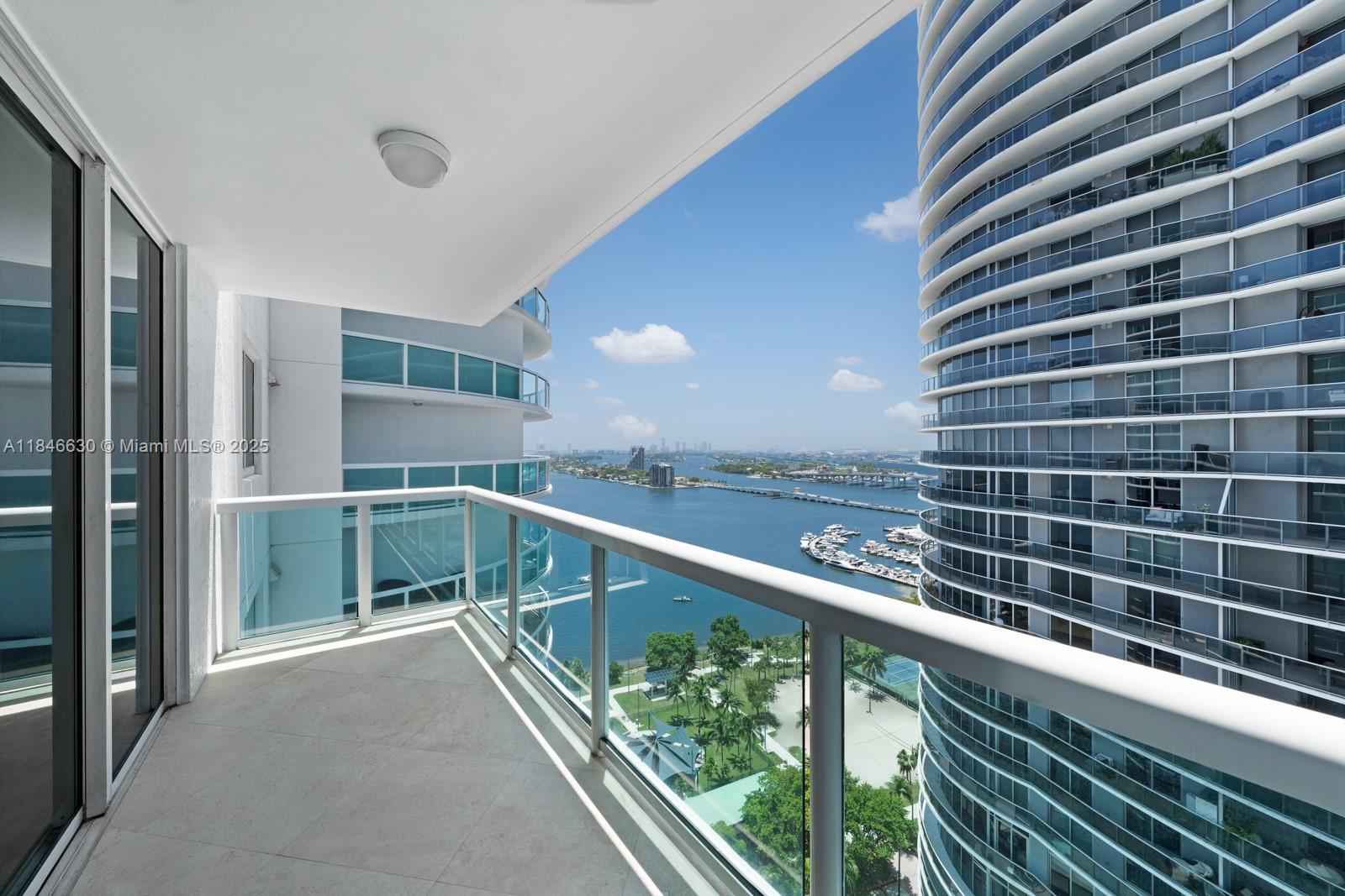 Apartamento à Venda em Miami, FL
