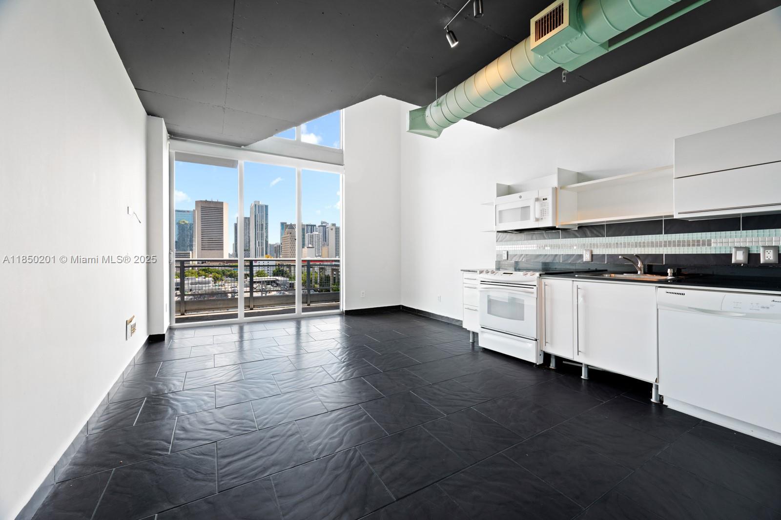 690 SW 1 CT #1217, Miami FL 33130