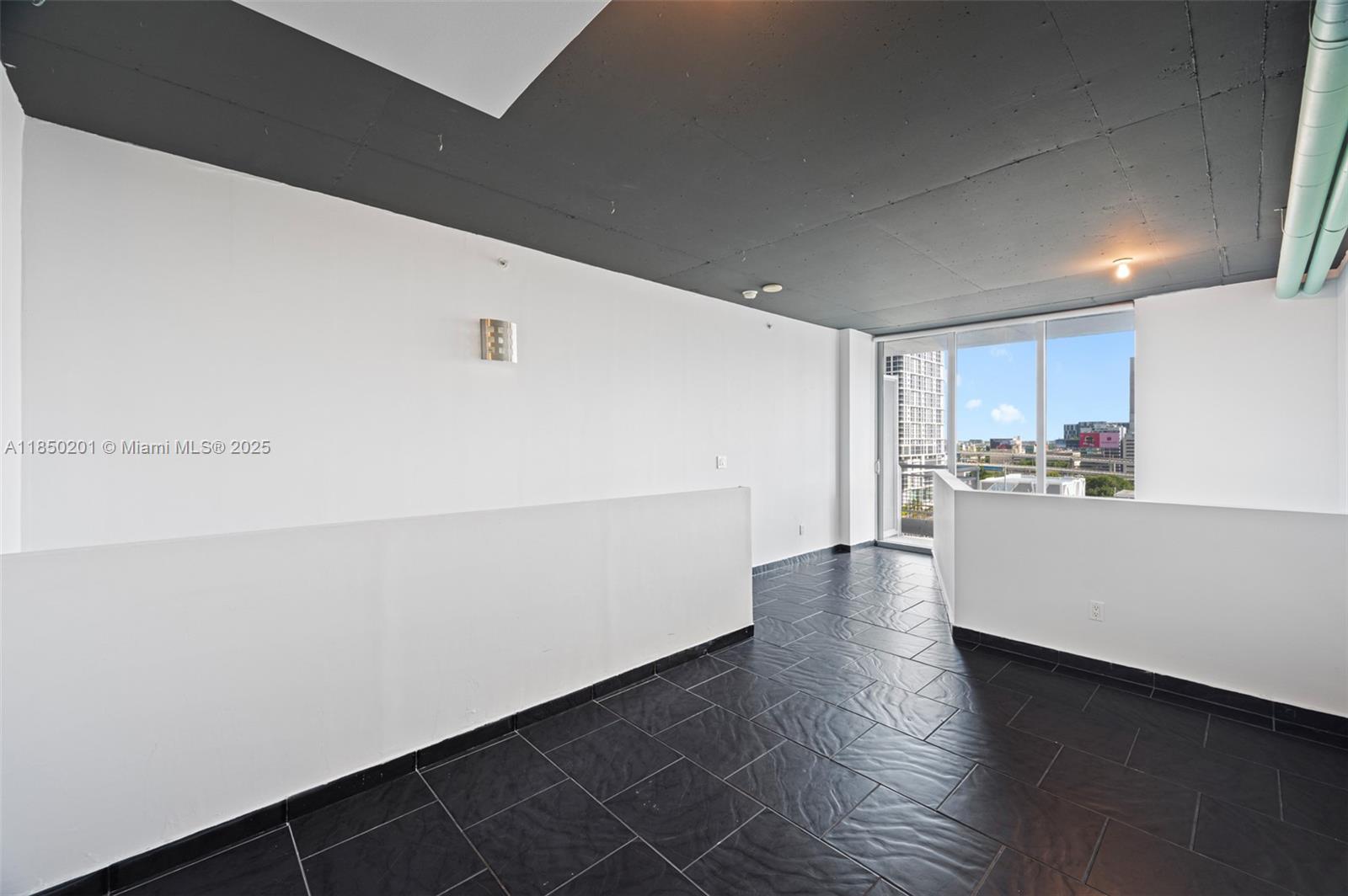 690 SW 1 CT #1217, Miami FL 33130