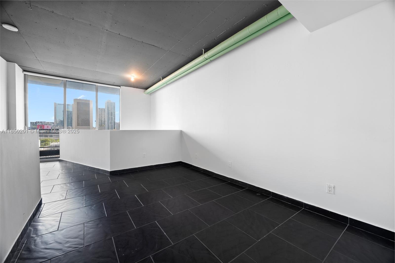 690 SW 1 CT #1217, Miami FL 33130