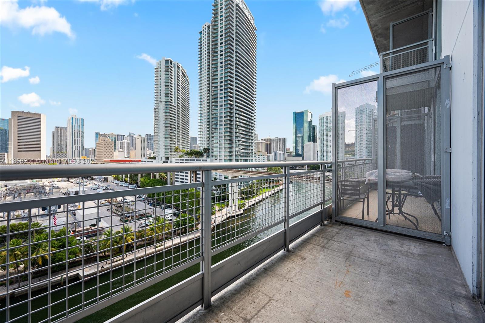 690 SW 1 CT #1217, Miami FL 33130