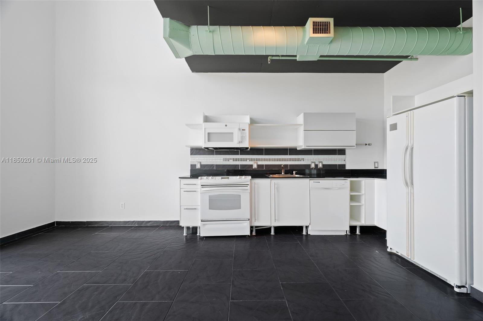 690 SW 1 CT #1217, Miami FL 33130