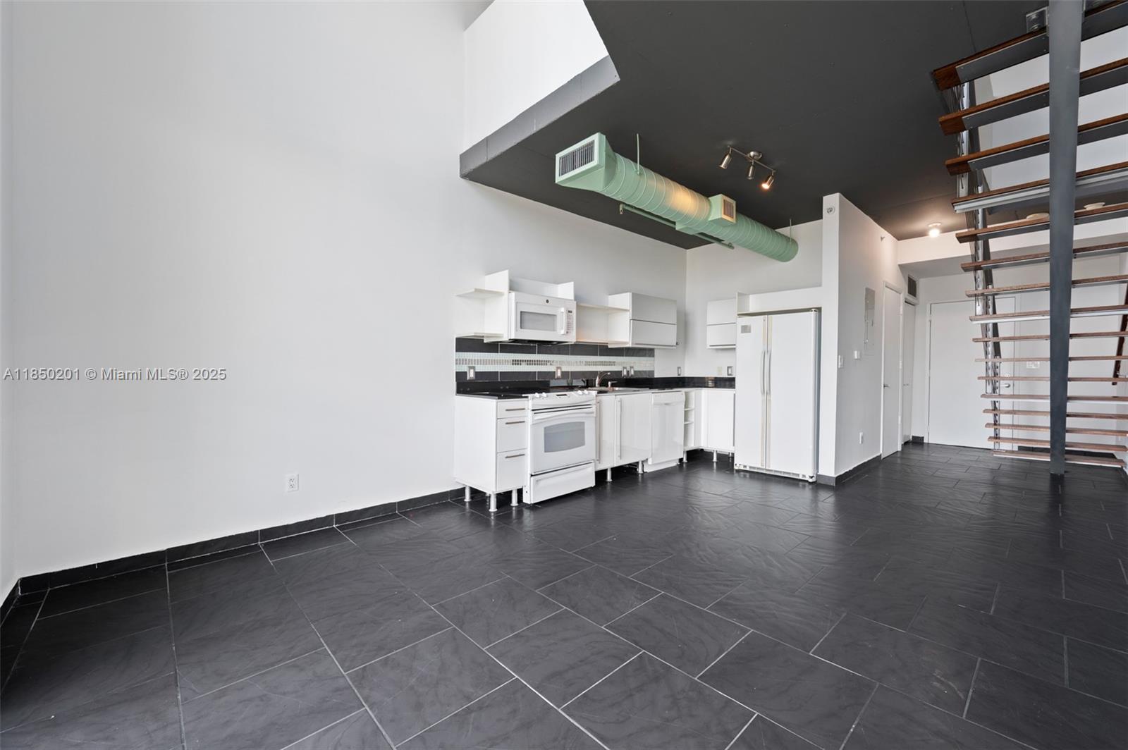 690 SW 1 CT #1217, Miami FL 33130