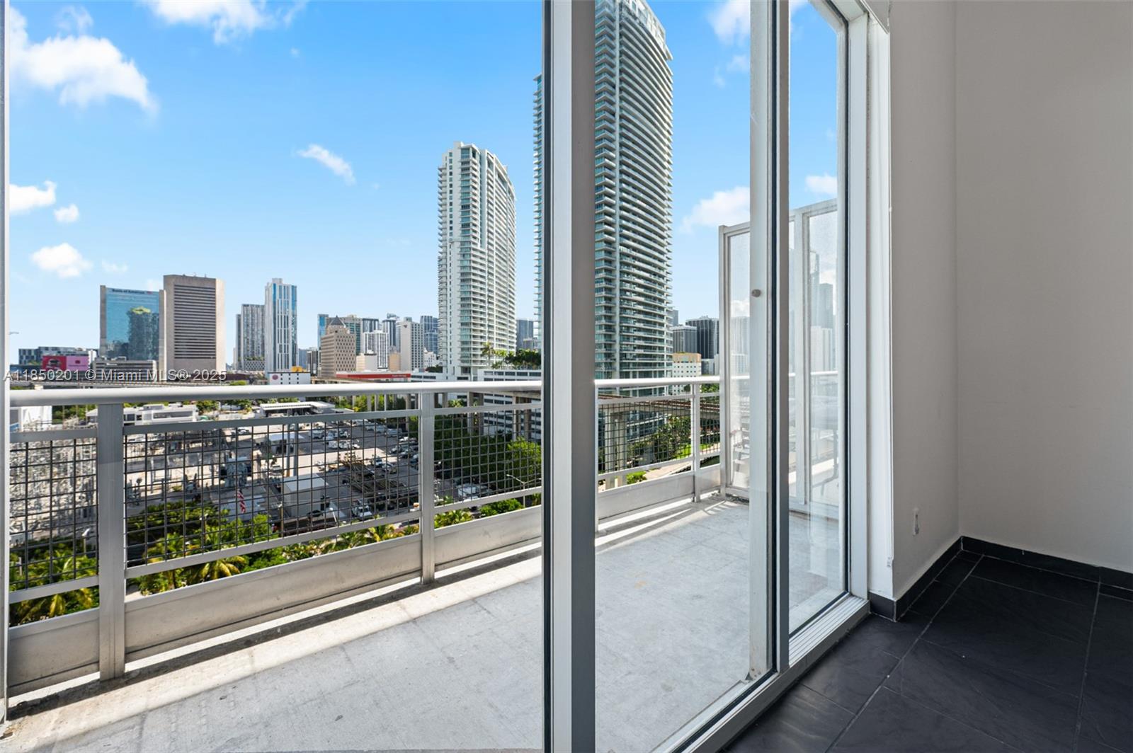 690 SW 1 CT #1217, Miami FL 33130