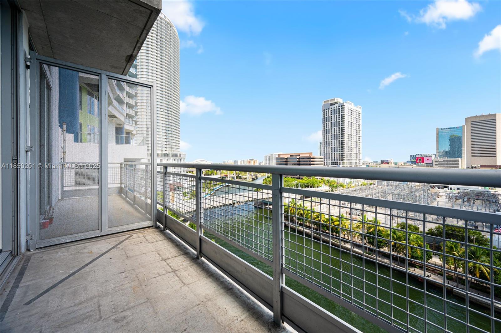 690 SW 1 CT #1217, Miami FL 33130