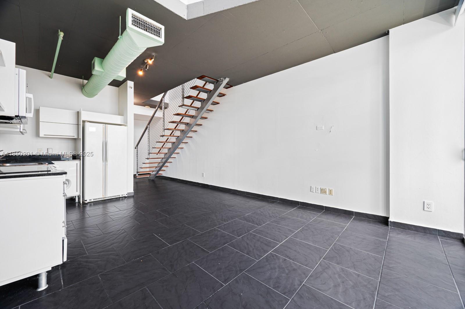 690 SW 1 CT #1217, Miami FL 33130