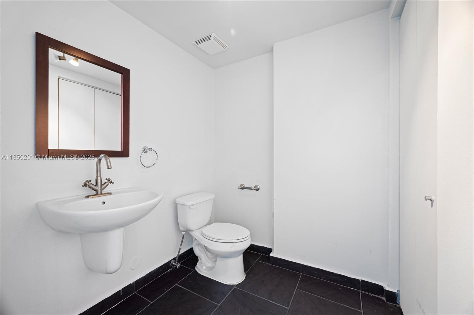 690 SW 1 CT #1217, Miami FL 33130