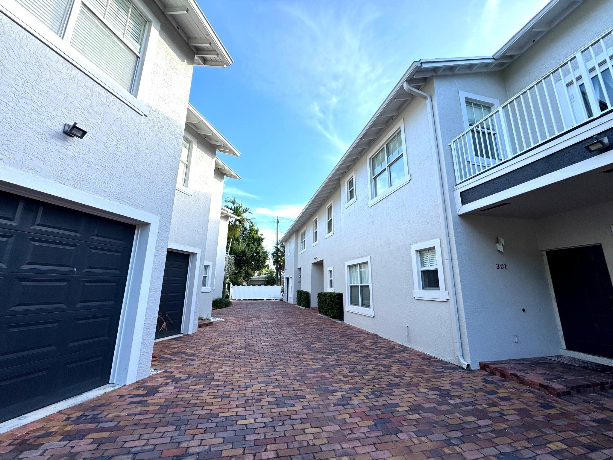 303 SE 22 Street 303